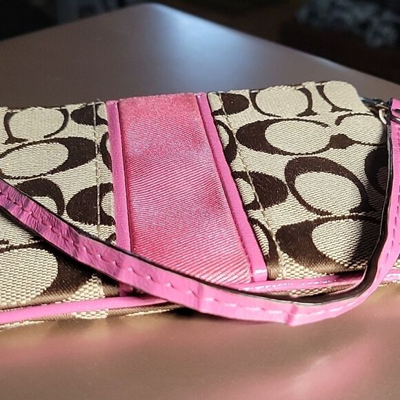 Coach Signature Pink and Tan Canvas Wristlet Vintage Classic - Picture 10 of 11